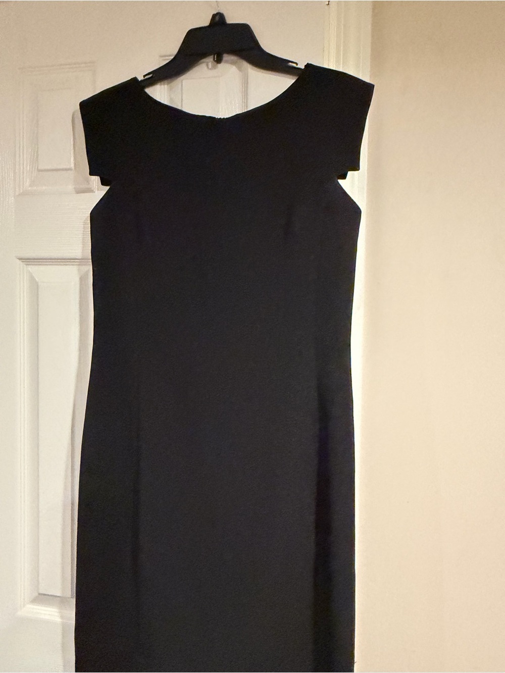 MM La Fleur Classic Black Cap-Sleeve Sheath Dress